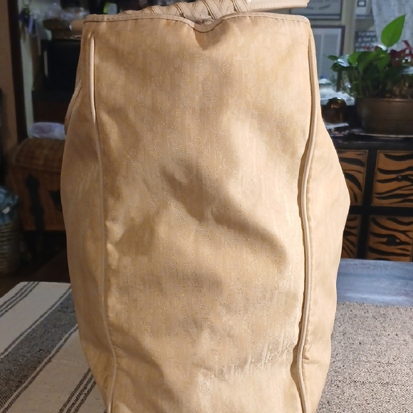 Elegant Cream Designer Tote Bag - Picture 5 of 16
